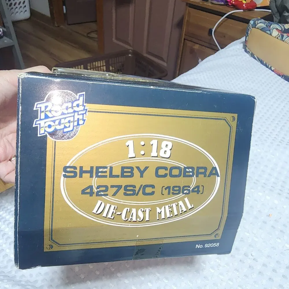 ROAD TOUGH NIB SHELBY COBRA 427 S/C 1864 DIE CAST COLLECTIBLE CAR